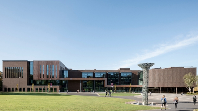 PROJECT: GLUCKSMAN LIBRARY, LIMERICK ARCHITECT: RKD ARCHITECTS MATERIAL: KME TECU CLASSIC COPPER SYSTEM: TRADITIONAL STANDING SEAM INSTALLER: AA QUINN ROOFING SOLUTIONS