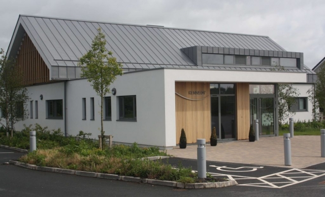 PROJECT: KENNEDY ORTHODONTICS, BALLYMENA ARCHITECT: HALL BLACK DOUGLAS ARCHITECTS MATERIAL. VM QUARTZ PLUS SYSTEM. TRADITIONAL STANDING SEAM