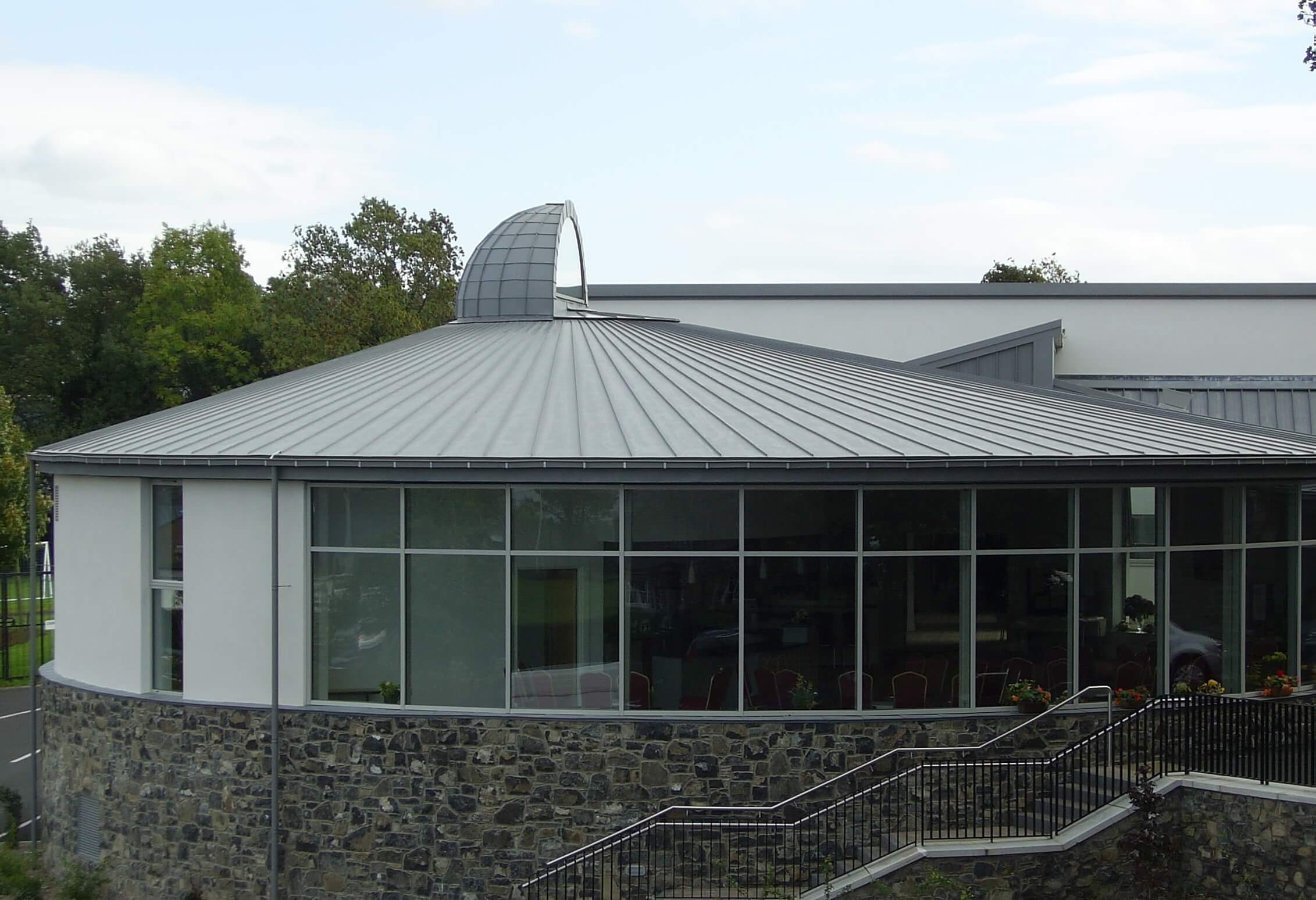 PROJECT: SEAGOE CHURCH, PORTADOWN ARCHITECT: KNOX & MARKWELL ARCHITECTS MATERIAL: VM QUARTZ PLUS SYSTEM: TRADITIONAL STANDING SEAM