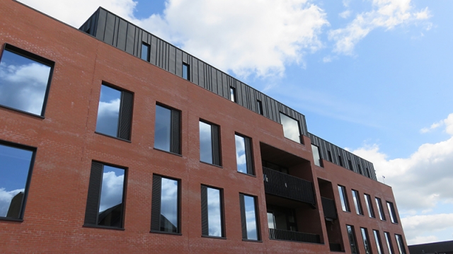 PROJECT: OFFICE BUILDING,WEAVERS COURT, BELFAST ARCHITECT: DOHERTY ARCHITECTS. MATERIAL: VM ANTHRA ZINC SYSTEM: TRADITIONAL STANDING SEAM CLADDING INSTALLER. EDGELINE METAL ROOFING LTD.